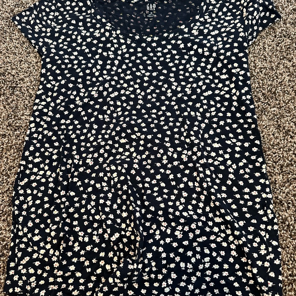 GAP Women's Black Tee with White Floral Design